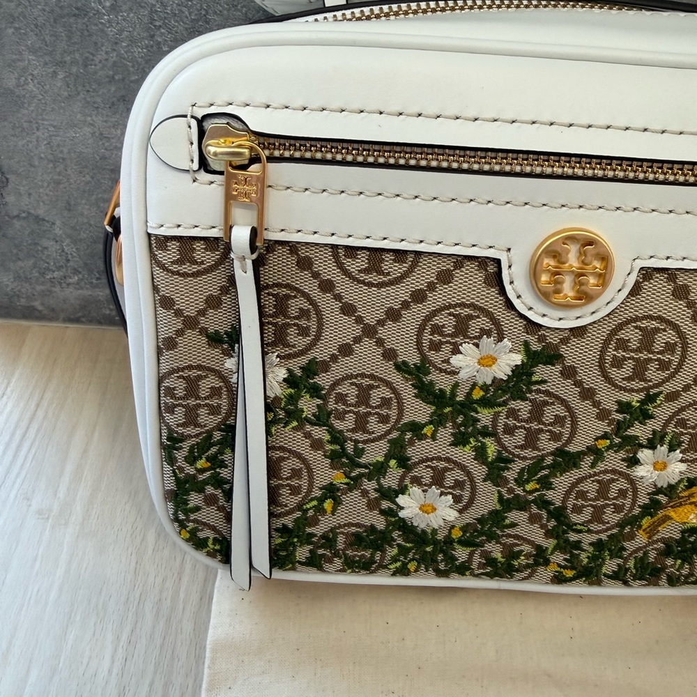 (NWT) Tory Burch T Monogram Leather Camera Bag/Crossbody Bag - Picture 6 of 8